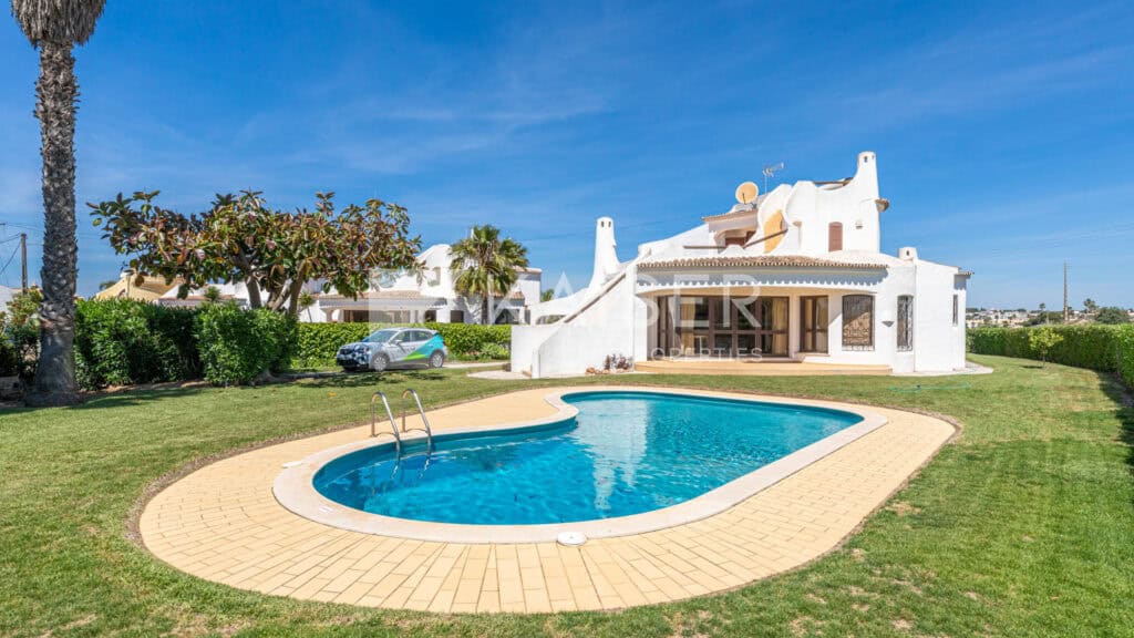 Villa for Sale in Albufeira