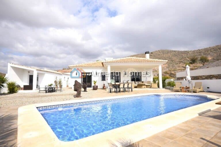 Villa for Sale in Arboleas