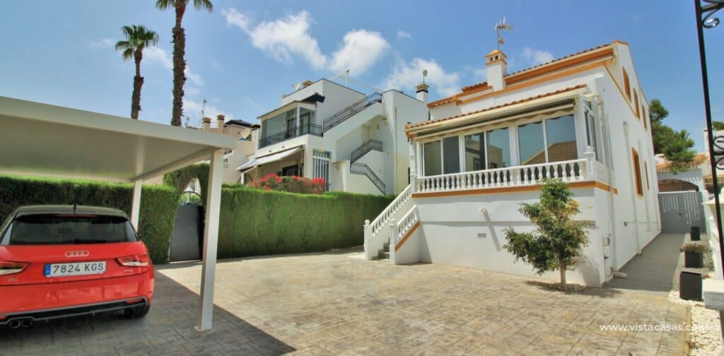 Villa for Sale in Villamartin