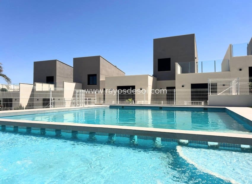 Villa for Sale in Altaona Golf and Country Village