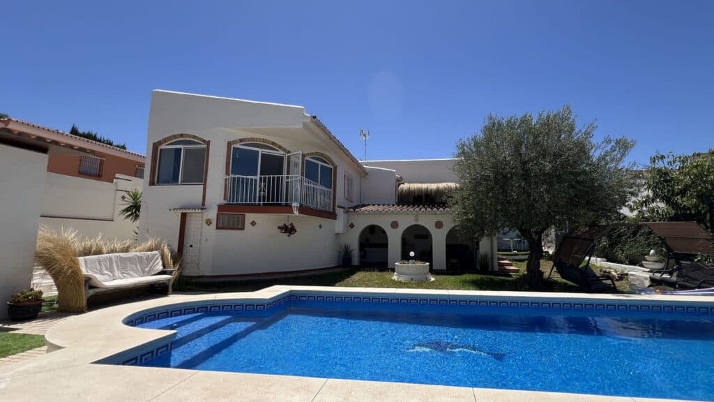 Villa for Sale in Alhaurín el Grande