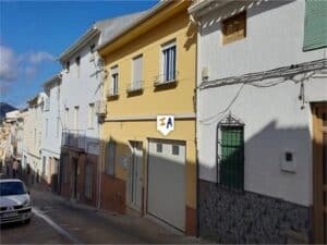 Town House for Sale in Castillo de Locubin