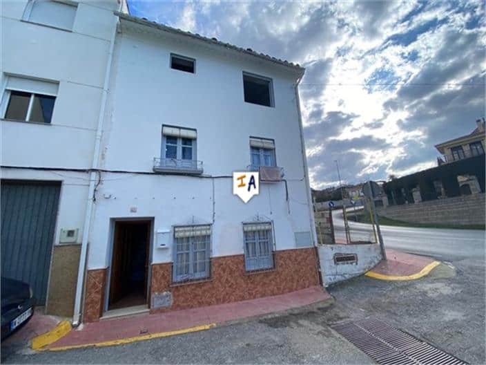 Town House for Sale in Castillo de Locubin
